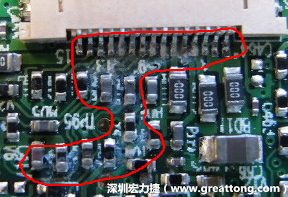 電路板疑似腐蝕氧化，懷疑電流異常過熱造成